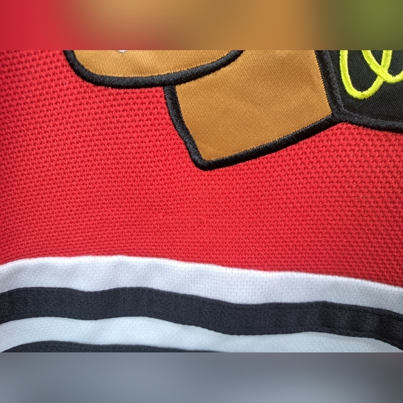 Reebok Chicago Blackhawks NHL Hockey Sweater Stitched Patch Boys Small/Medium - Picture 11 of 12